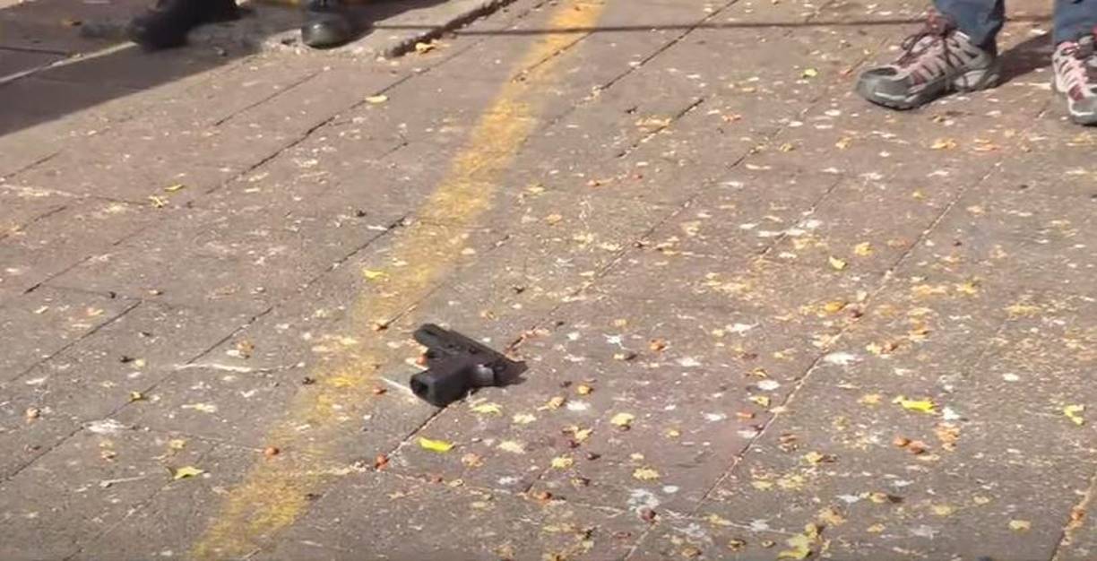 Y cuando el asaltante se dio la vuelta, comenzó a dispararle y el malhechor se fue corriendo. 