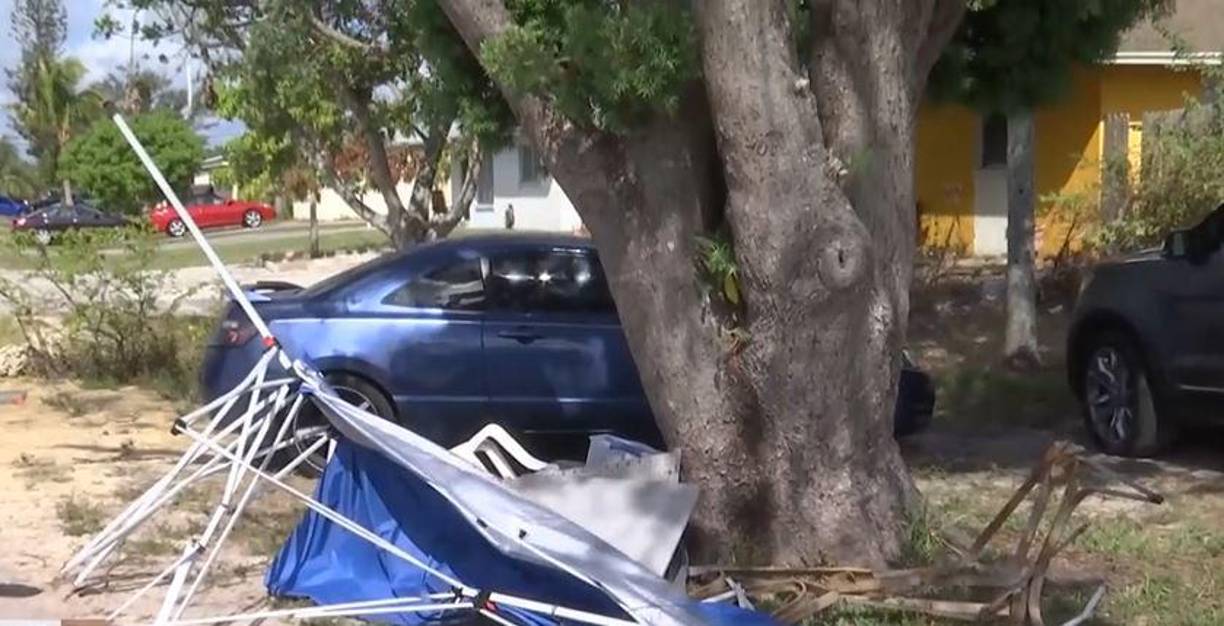 Ahora están tratando de recaudar fondos para repatriar el cadáver de Dina. | Fotografía de la carpa dañada luego del incidente. 