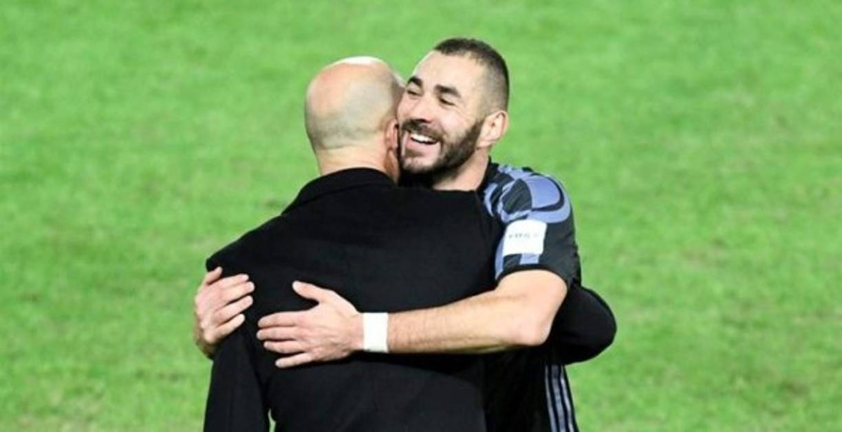 'No tuve el placer de jugar contigo, hermano, pero tuve el inmenso honor de tenerte como entrenador así que te agradezco desde el fondo de mi corazón todo lo que me transmitiste y me aportaste. Buena suerte para usted y los suyos', fueron las palabras de Benzema para Zidane.