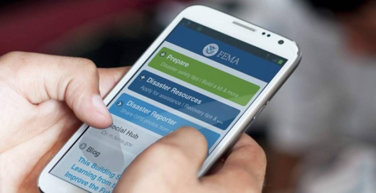 La Agencia Federal (Estadounidense) de Manejo de Emergencias (FEMA) tiene su propia aplicación con la cual ofrece información sobre preparación, respuesta y recuperación en caso de desastres naturales.<br/>Es gratuita y está disponible en español e inglés.