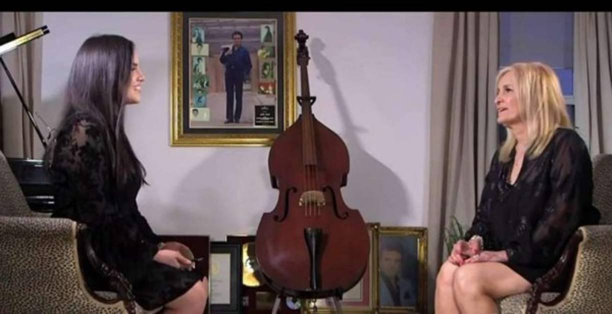 “¿Cuáles fueron los momentos más felices de ustedes dos?”, le preguntó Sarita a su mamá, y esta le contestó que fue cuando ella nació, que él ayudaba a cambiarle los pañales. Desmintió que tuvieran una niñera y aseguró que ella y ‘El Príncipe de la Canción’, fueron quienes le cuidaron todo el tiempo.