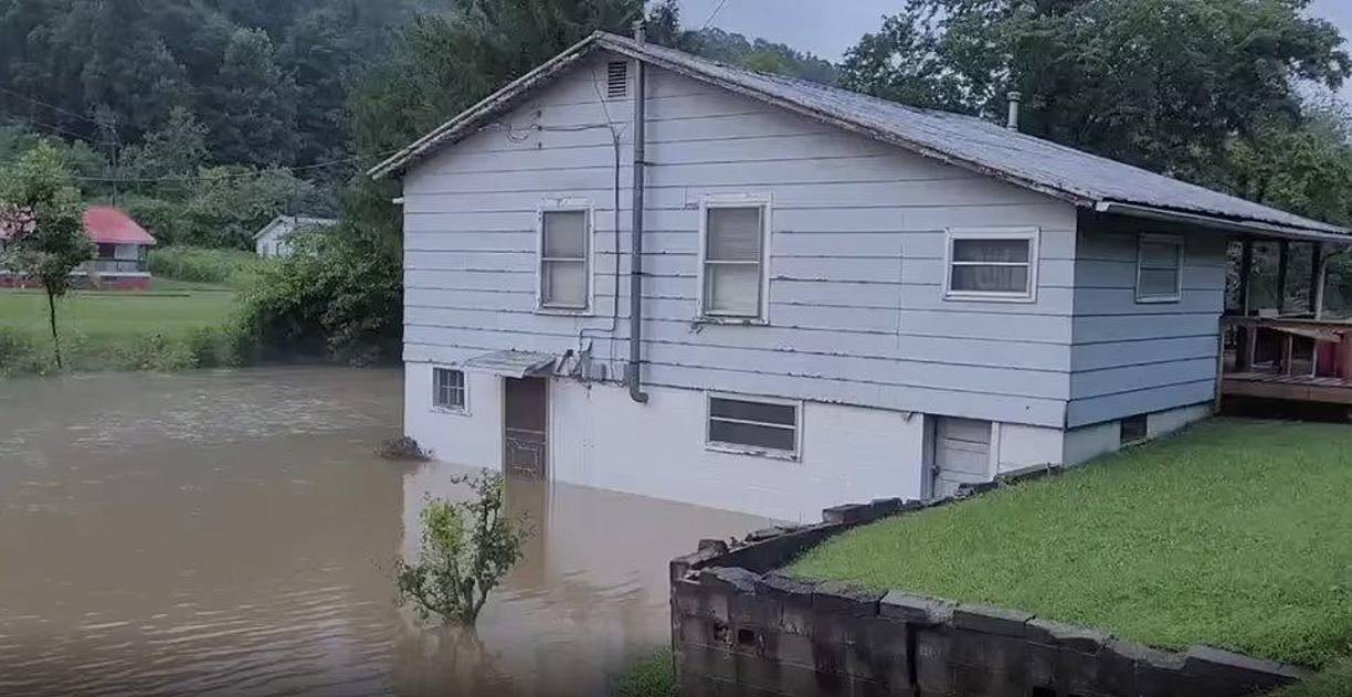 Kentucky sufre “unas de las inundaciones más devastadoras de su historia”