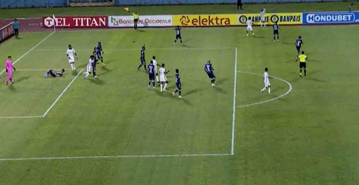 Además de la expulsión de Pereira, el central Selvin Brown decidió cobrar falta penal a favor de los leones. La polémica se da ya que el balón no estaba en juego, sin embargo, la cuarteta arbitral pensó todo lo contrario y como consecuencia se marcó el penal que cambió por gol Jerry Bengtson.