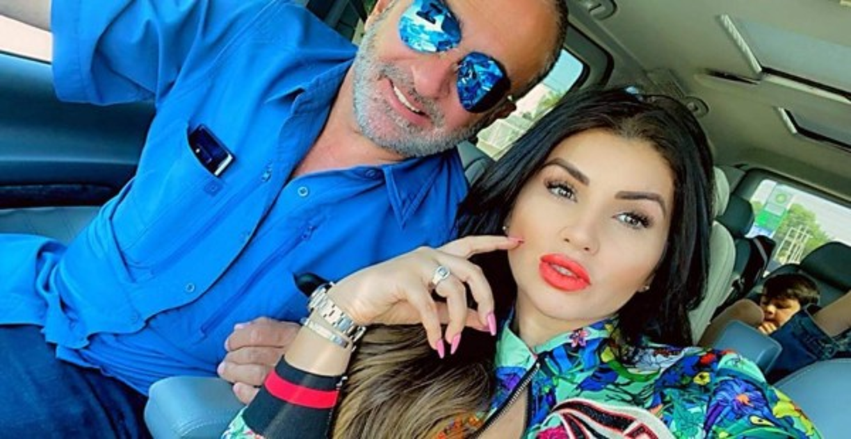 La revelación la hizo a través de su canal de YouTube. '¿Por qué crees que no le hizo caso al Potrillo? Fijense lo que les voy a decir hermanitas, haber si no me cortan el pescuezo...porque resulta que Mariana Gonzalez está actual novia de Vicente Fernández Jr. estaba de romance, un romance de muchos años me cuentan...con un narco muy importante, muy importante de Jalisco'. dijo Carbajal