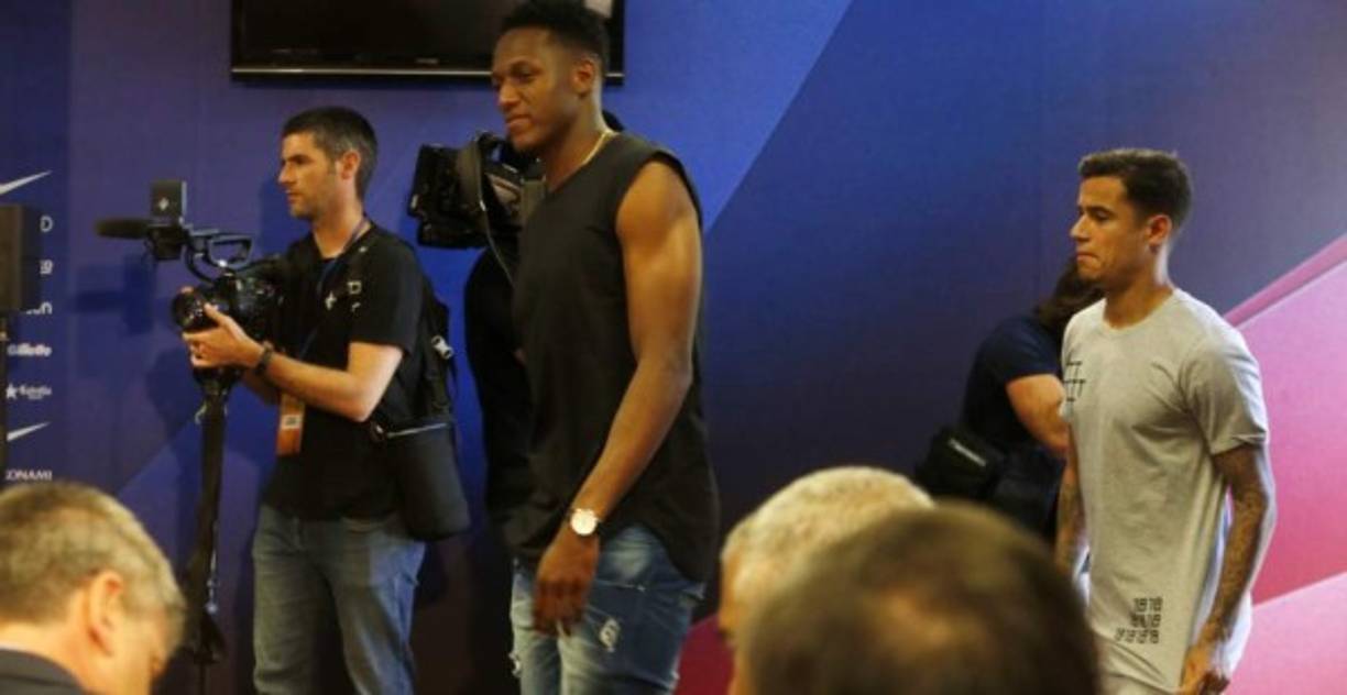 Yerry Mina y Coutinho, llegando al acto.