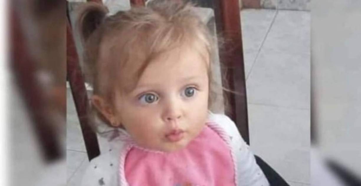 Efectivamente la mujer llegó, con un hombre y dos niños, pero sin Sara Sofía. 'Ella dijo que una señora la estaba cuidando', dijo la maestra. A partir de entonces, Carolina no le contestaba cuando la llamaba y, si lo hacía, respondía de forma esquiva, decía que estaba ocupada, pero que la niña se encontraba bien.<br/>