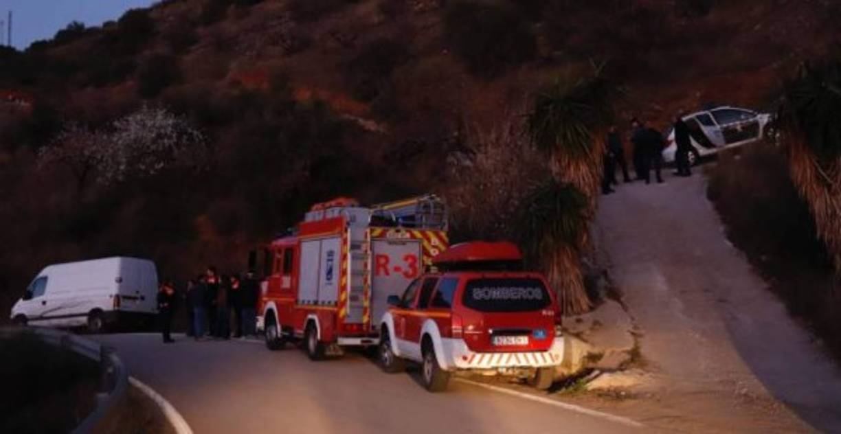 El pozo no tenía protección. En un primer momento oyeron el llanto del niño, pero desde entonces no se ha escuchado nada más, y la estrechez del agujero impide ver en su interior.<br/>