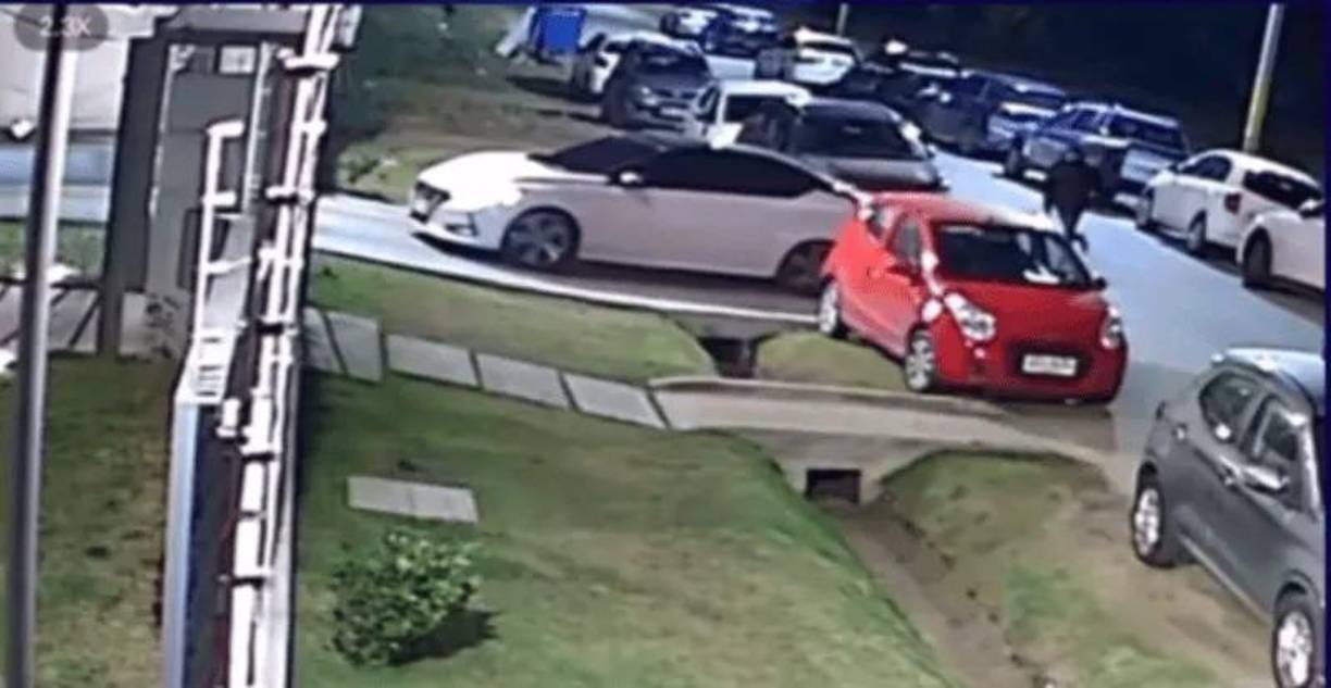 Este sujeto de <b>28 años</b>, cuyo verdadero nombre era <b>Mauro Martínez</b>, ya había sido atacado en dos ocasiones anteriores sin presentar denuncia penal. A principios de agosto, <b>Martínez</b> llegó en un auto blindado a su vivienda de lujo en <b>Ciudad de la Costa</b>, cerca de Montevideo. Allí, una persona le disparó al menos cinco veces, pero salió ileso. 