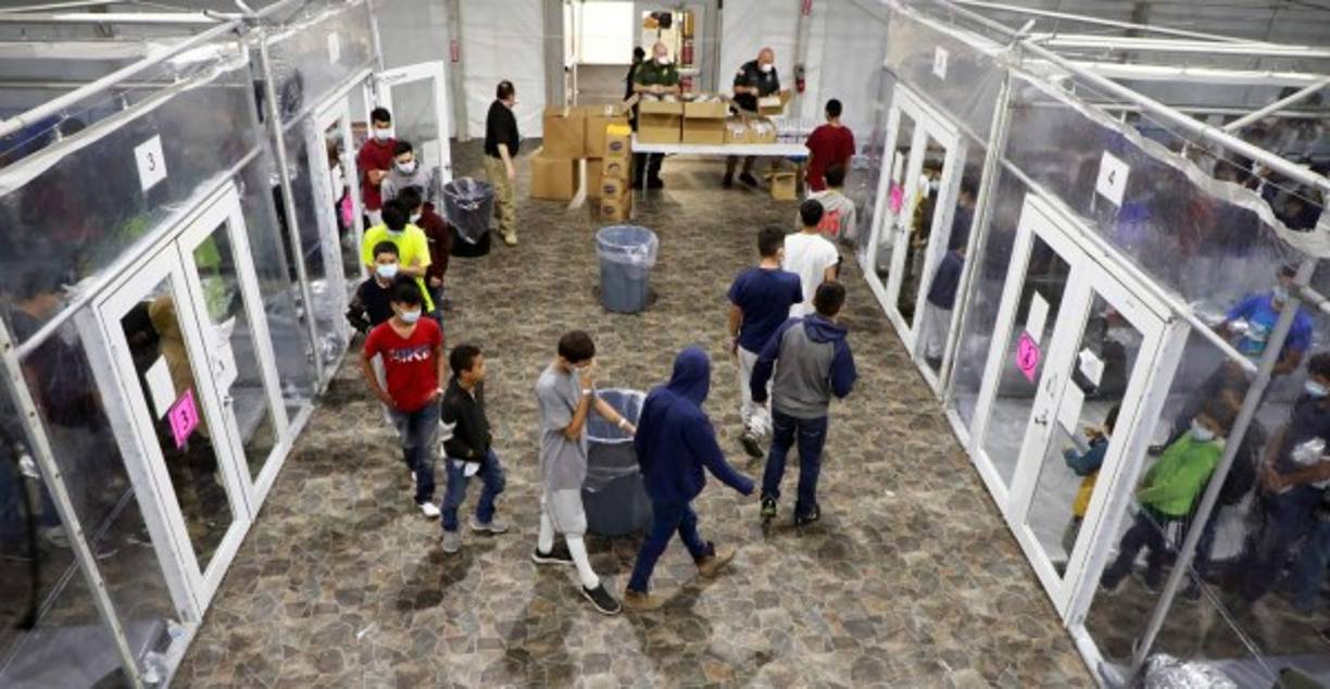 El mandatario también dijo que Estados Unidos está permitiendo el ingreso de varias familias de migrantes porque México se niega a aceptar su regreso.