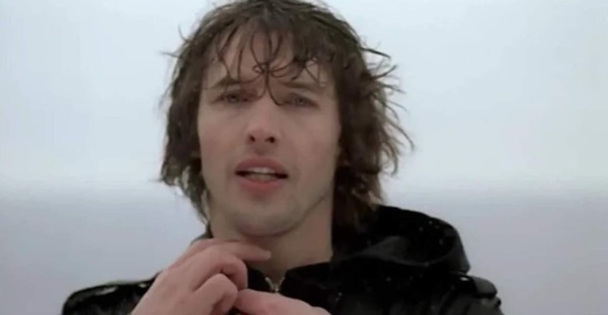 James Blunt: La canción que lo hizo famoso: 'You're Beautiful'. Back to Bedlam en el 2005 fue el disco que lo llevó a la fama. Blunt saltó del underground británico al resto del mundo a una velocidad impresionante, quizá por eso su éxito fue decayendo poco a poco. Es un cantante muy activo ya que sigue realizando música, pero su público se reduce a lugares pequeños.