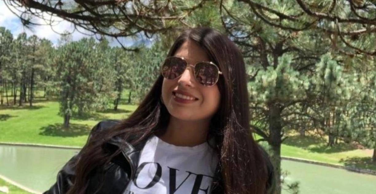 La maestra fue identificada como Jhoana Abigail Ligues, una joven de 24 años, que impartía clases en una secundaria del norteño estado de Nuevo León.