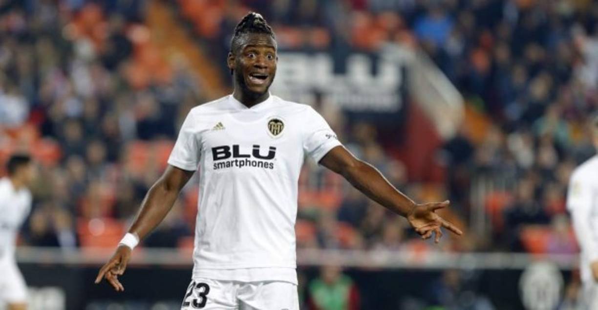 SportMediaset apunta que el delantero del Valencia, Michy Batshuayi, cuyo rendimiento con los blanquinegros ha estado hasta ahora por debajo de las expectativas, podría ser una de las opciones de refuerzo del AC Milan para el mercado invernal.