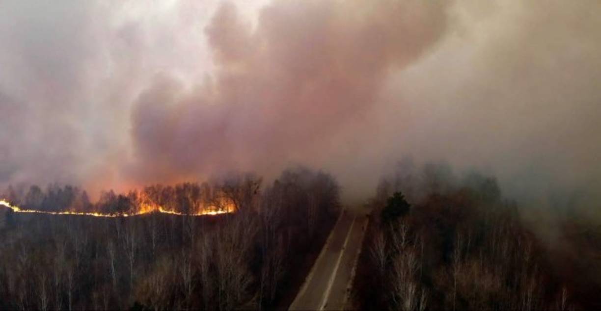 Estos incendios forestales, que han sido difíciles de controlar, fueron registrados en la aldea de Vladimirovka. Esos lugares son tierra de nadie desde que sucedió el accidente nuclear en 1986.