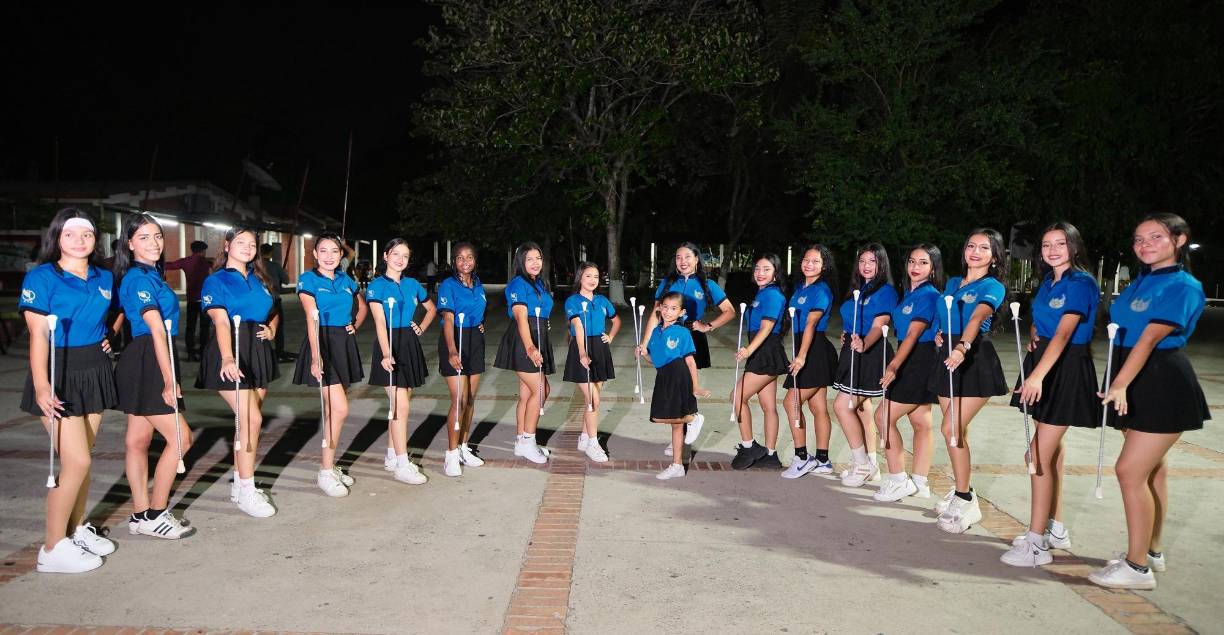 Las palillonas invitan a toda la población a disfrutar de los próximos desfiles en familia, a cuidarse del sol y a ser parte de esta fiesta cívica con gran fervor y amor a la Patria. 