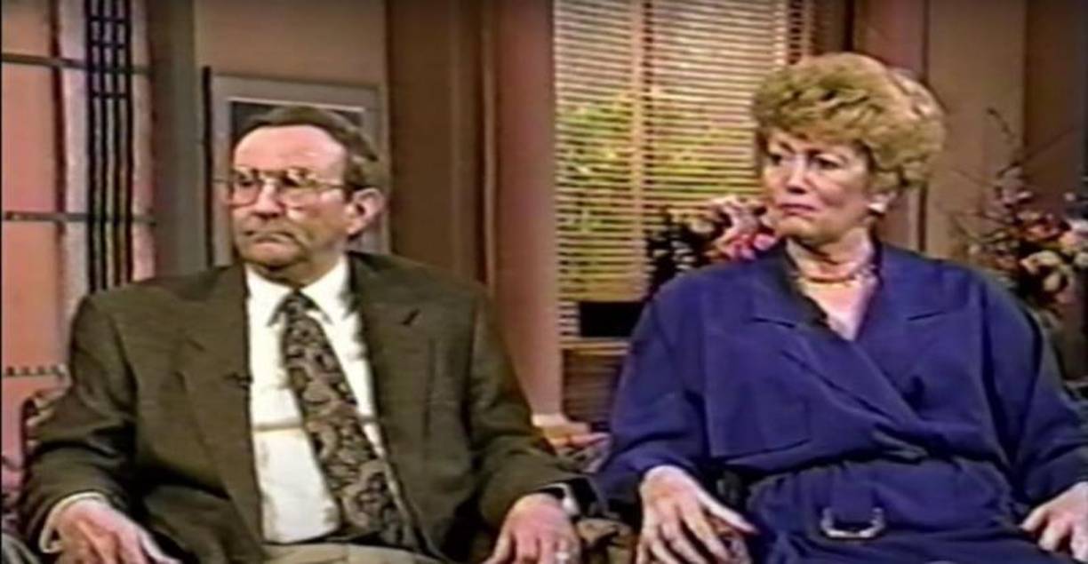 Shari se casó con el padre de Jeffrey, Lionel Dahmer, en 1978 posteriormente del divorcio de Lionel de su ex esposa y raíz de Jeffrey, Joyce. Según los informes, Jeffrey conoció a Shari en la casa de su raíz en Columbus, Wisconsin. Tenía 18 añosen ese momento y vivía solo allí posteriormente de que su raíz se mudara.