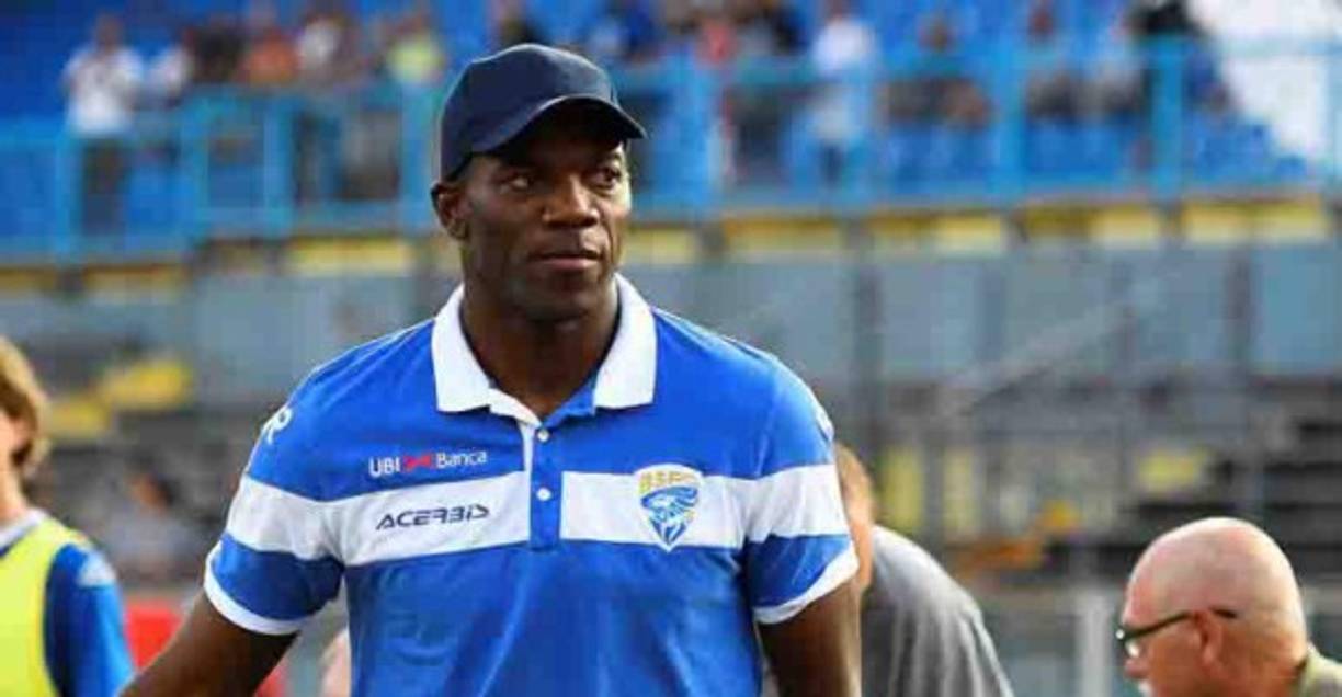 David Suazo: El exdelantero hondureño ahora se desempeña como entrenador de fútbol y recientemente tuvo su primera experiencia al dirigir al Brescia de Italia.