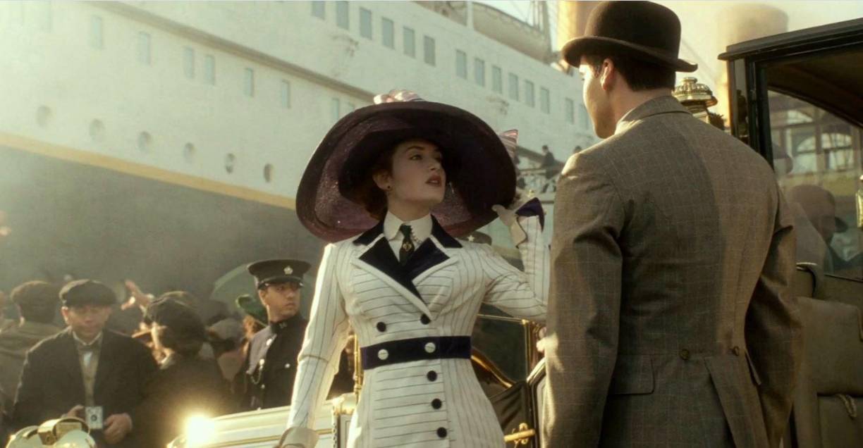 Ya durante el rodaje varios integrantes fueron intoxicados, otros abandonaron la producción, tres dobles se rompieron los huesos y la misma Kate Winslet se lesionó en un codo.