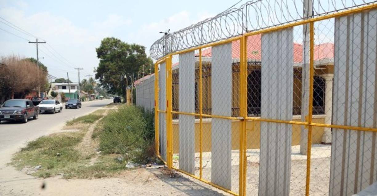 Nuevos bloques de casas en la colonia Villa Florencia también lucen enjauladas.