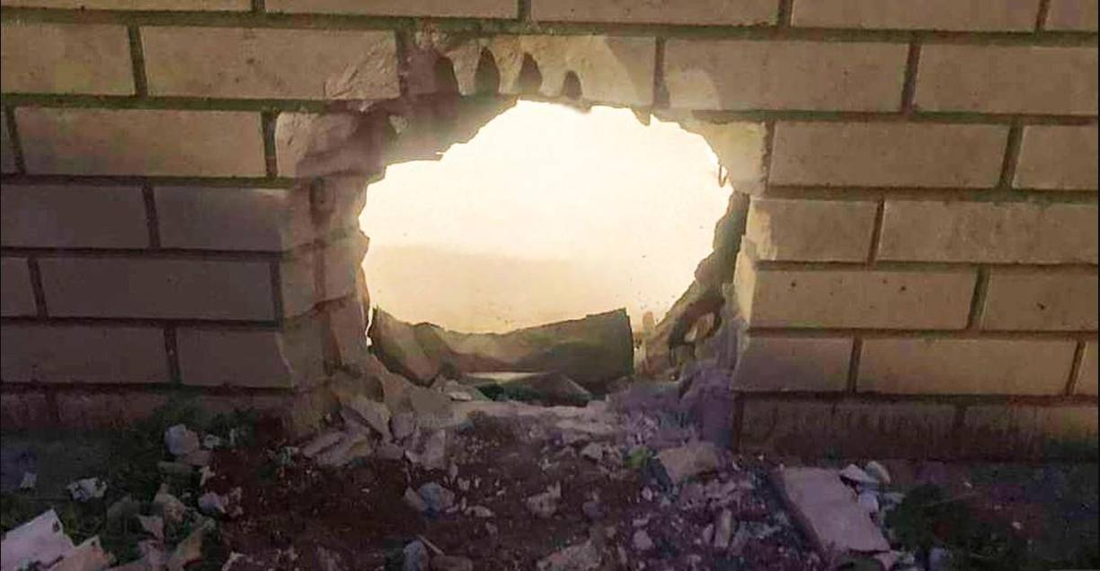 Las autoridades pidieron ayuda a la ciudadanía para localizar a los reos, que fueron arrestados el martes a primera hora en un IHOP en Hampton, después de que unos clientes avisaran a la policía. Agujero en el muro de la prisión