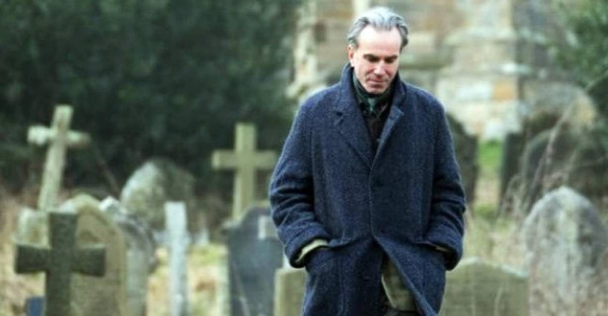 Daniel Day-Lewis se retira en la cima de su éxito, pero deja una película por estrenar: 'Phantom Thread', una historia ambientada en el mundo de moda de los años 50 del siglo XX en Londres, dirigida por Paul Thomas Anderson, que llegará a las pantallas en diciembre, y que era su primer trabajo tras Lincoln (y la sexta en lo que va de siglo). <br/><br/>Su nombre ha quedado ligado en la historia del cine con 20 películas y una variedad de series de televisión.