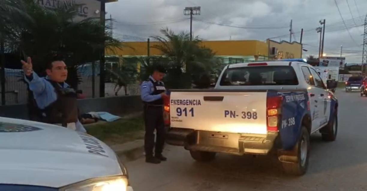 Familiares del joven intentaron llevarse el cadáver para velarlo y posteriormente darle sepultura, pero fiscales de Ministerio Público lograron recuperarlo y trasladarlo hasta la morgue para la respectiva autopsia.