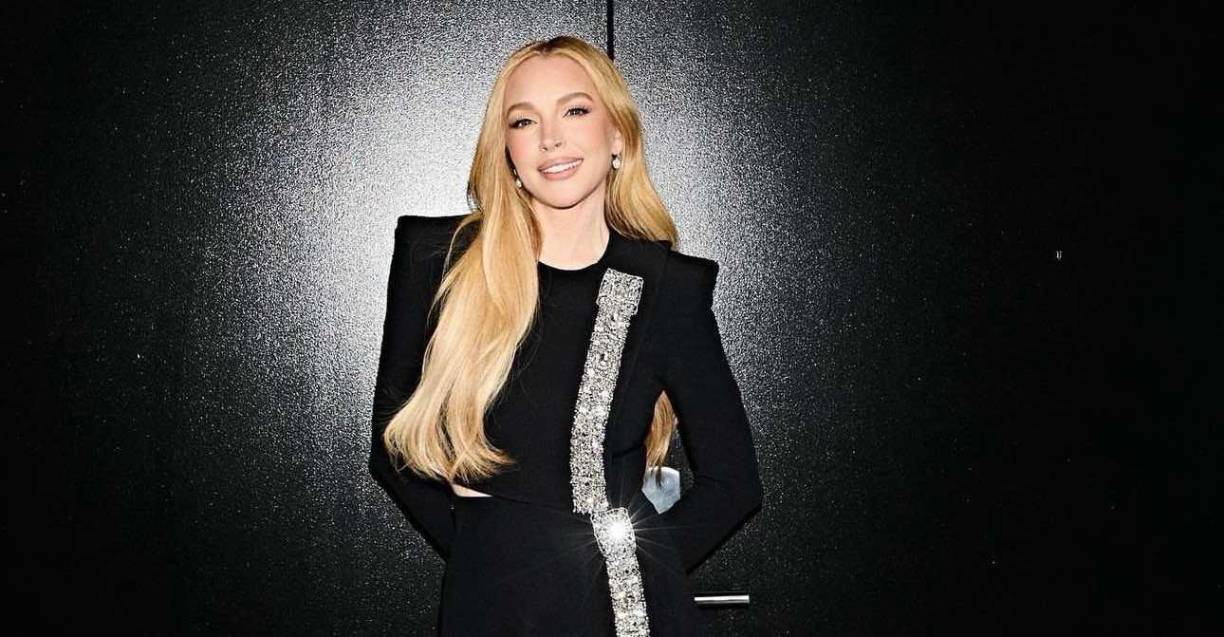 La estrella de “Freakier Friday” ha hecho promoción de esta película luciendo radiante con un rostro en el que resaltan sus rasgos. En el programa “The Tonight Show Starring Jimmy Fallon” Lindsay hizo alarde de su tez suave con maquillaje en tonos melocotón complementarios en sus párpados, mejillas y labios.