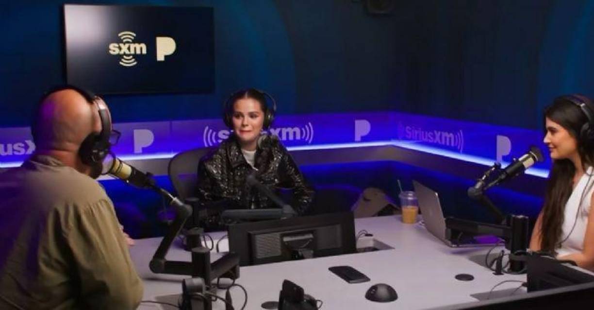 En una entrevista radial que brindo la cantante Selena Gómez, en Los Ángeles, comentó no estar buscando el amor pero que tampoco estaba cerrada a la idea y que si apareciera le gustaría que cumpliera con estos entandares.