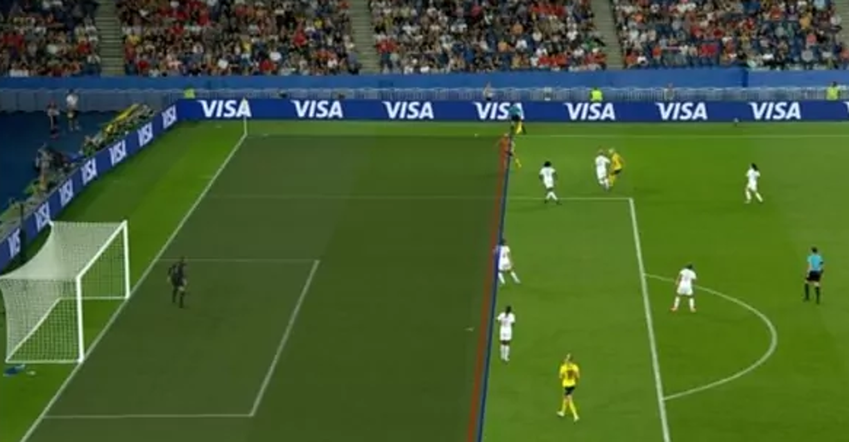 En lo que respecta al fuera de juego, nuevamente habrá un minucioso estudio en la regla y en especial a la participación deliberada de cada futbolista que se encuentra en offside. Además,<b> se calificó como “exitosa” la implementación del offside automático</b> utilizado en el Mundial de Qatar, por lo que este podría ampliarse a otras competiciones.