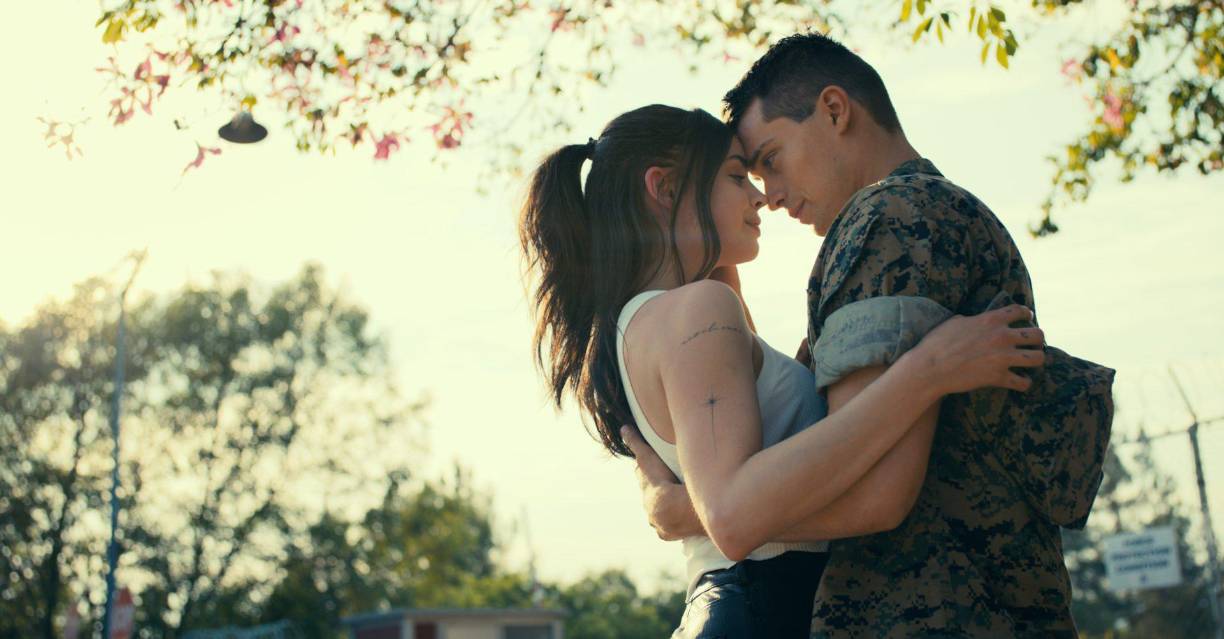Purple Hearts o Corazones malheridos como se ha traducido en español, es protagonizada por Sofia Carson y Nicholas Galitzine. La historia está basada en el libro Purple Hearts: A Novel, de Tess Wakefield, solo tiene un volumen, por lo que de hacerse una secuela como lo han solicitado en redes sociales sus fans tendría que ser una idea original.