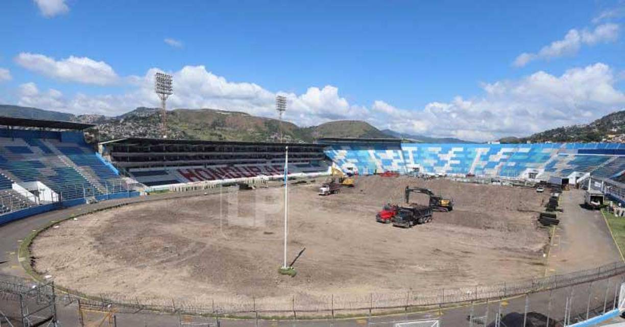Un total de 30 volquetas están siendo utilizadas en el retiro del material inservible y de mala calidad que tenía el estadio Nacional.