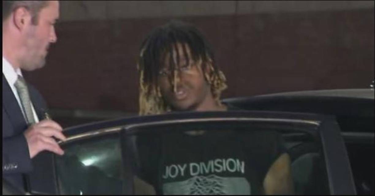 El padre de la menor identificado como Damion Comager de 23 años, fue detenido por las autoridades.