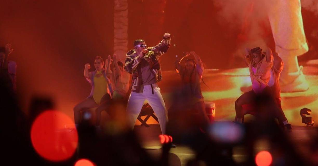 Asegura que sigue una línea que sigue en los otros lugares donde se ha presentado con su gira. “Sin contarles las gatadas que hace toda la gente por estar más cerca y la asquerosa logística y el trato más cul... que te puedas imaginar de parte de los del estadio; BB muy guapo y todo, pero por alguna razón repitió todas las líneas en orden q le dice al público en otros conciertos”.