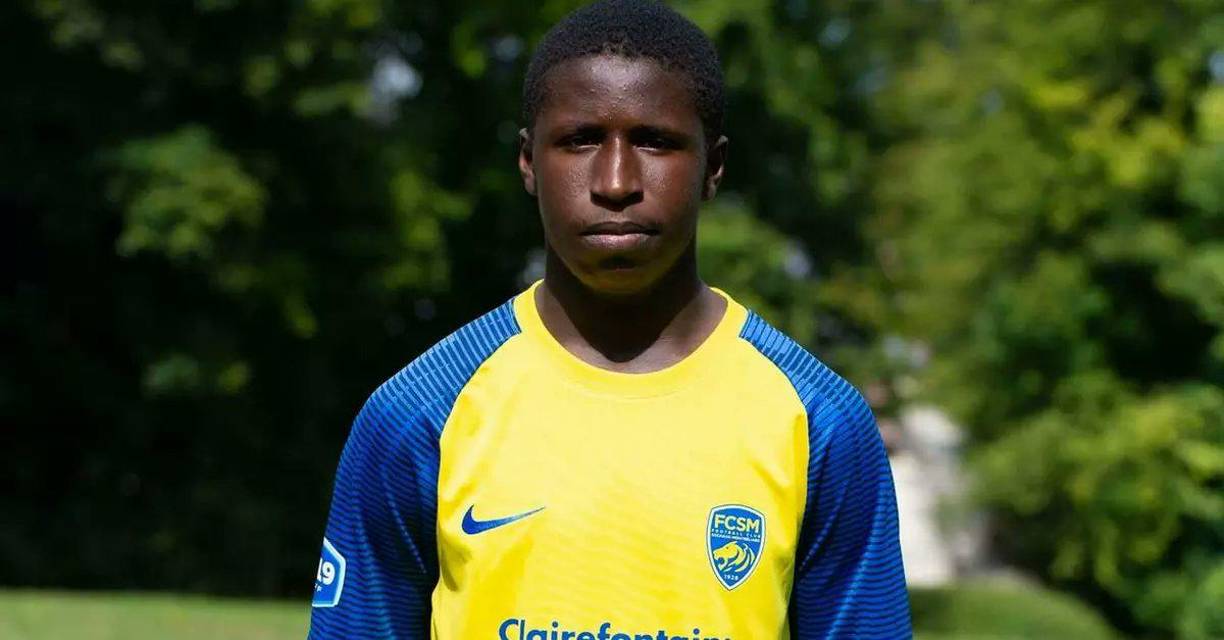 El diario L’Equipe señala un posible interés del Barcelona por un jugador desconocido para el aficionado español. Se trata del jovencísimo Amidou Doumbouya, central del Sochaux, aunque también puede jugar de mediocentro. Apenas cuenta con 15 años de edad, y ya está en la agenda de los analistas azulgranas