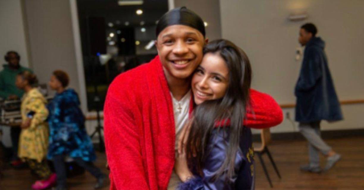 Antes de la reacción violenta en redes sociales, nadie en el campus cuestionaba la coronación de Perez porque “sentimos que merecía el lugar en el que está”, insistió Williams. <b>“Ella va más allá. No se limita a llevar la corona y hacerse fotos</b>. Va a la comunidad de Baltimore y trabaja. También en el campus. Así que es muy activa en su papel”, resaltó.