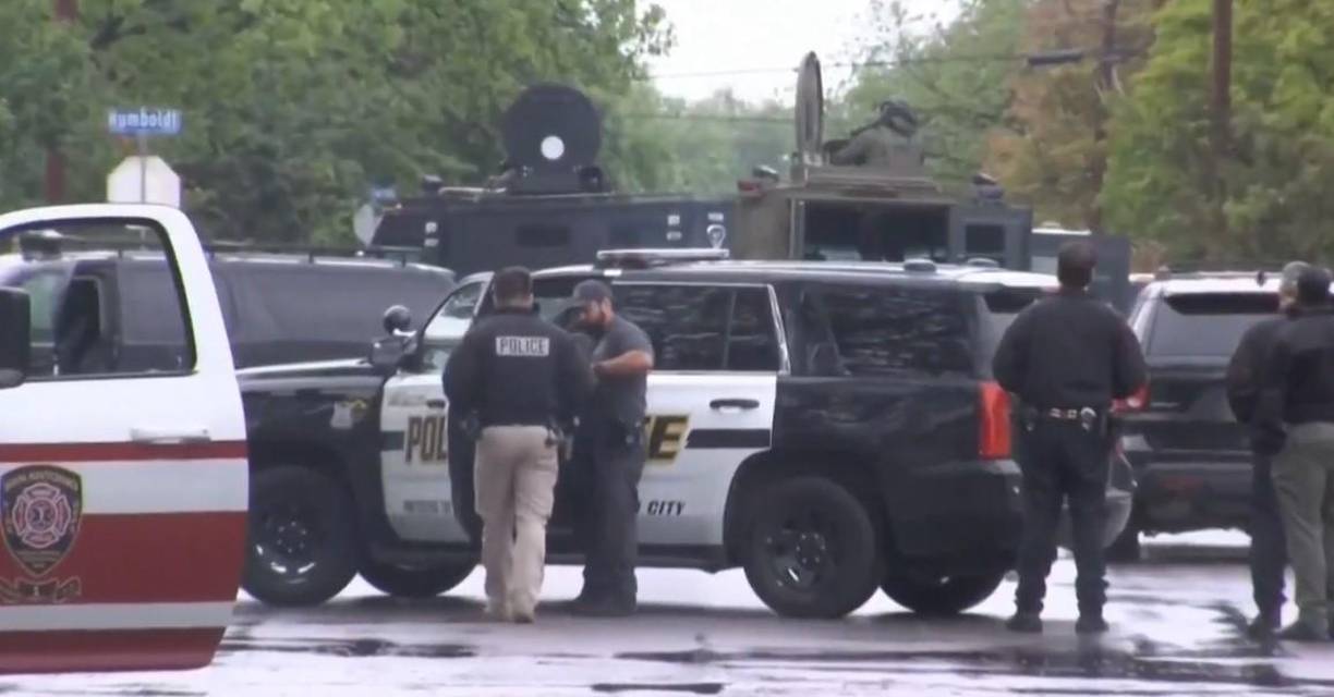 Sin embargo, cerca de las 11 de la mañana de este viernes y después de 13 horas de negociación, se informó que Contreras había logrado huir en algún momento del día.