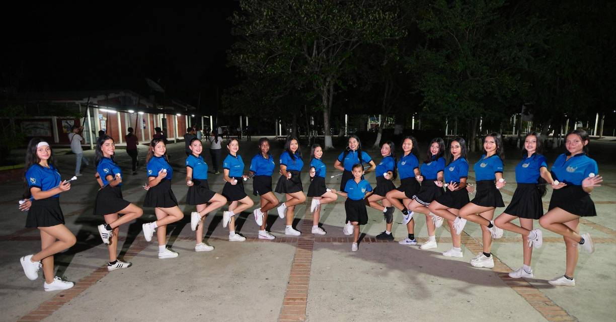 17 bellas señoritas conforman el cuadro de palillonas del Instituto José Trinidad Reyes de San Pedro Sula, quienes han estado ensayando arduamente para lucirse con increíbles coreografías el próximo 15 de septiembre en los desfiles patrios. 