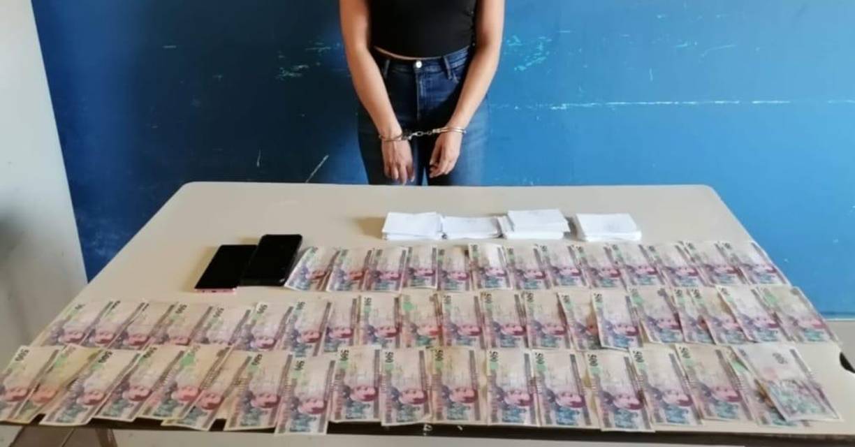 Además, las autoridades la investigan por supuestos nexos con actividades relacionadas al tráfico de personas y droga, lo que agravaría aún más su situación legal.