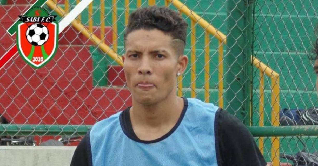  Roger Alexander Casalengo, quien se hace llamar el “Cristiano Ronaldo hondureño”, ahora ha señalado que piensa seguir con el sueño de ser futbolista luego que había dejado plantado al Sabá FC de la Liga de Ascenso: “Sigo en el fútbol, pero el presidente quiere que sigamos y el entrenador no”, declaró.