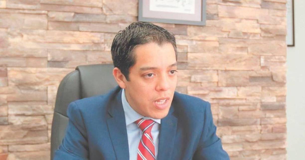 En su currículo académico, Odir Aarón Fernández también cuenta con un doctorado en Ciencias Penales con postdoctorado en Derecho Público (España 2022). Especialista en Derecho Penal Económico y Compliance Penal.