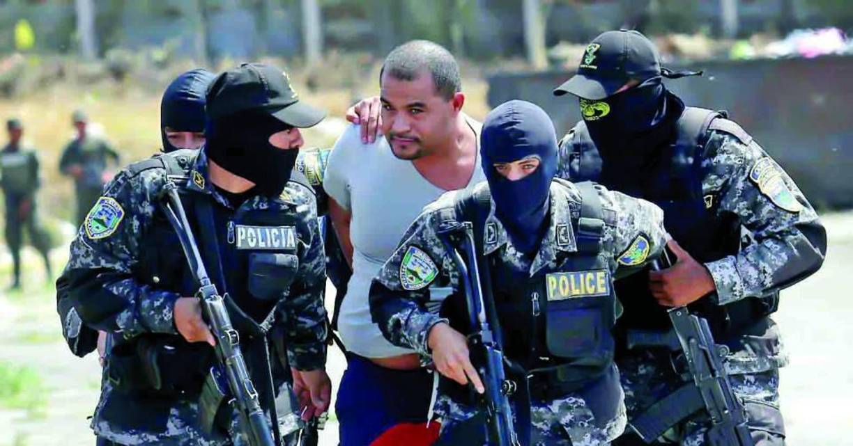 6 | Carlos Arnoldo Lobo: También conocido como “El Negro”, Lobo fue arrestado en 2017 y condenado por tráfico de drogas y lavado de dinero. Era el líder de una organización criminal que operaba en la costa norte de Honduras.