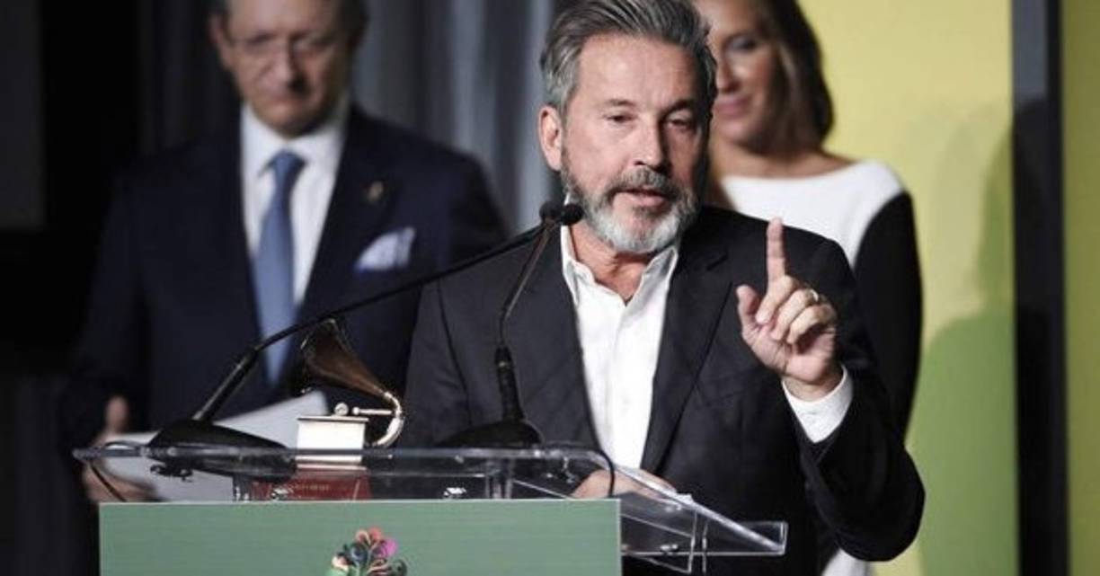 Ricardo Montaner recibió un Grammy honorífico ‘Premio a la Excelencia Musical por sus contribuciones creativas en el campo de la grabación’. En su discurso dedicó el galardón a todo el pueblo venezolano, en especial al Zulia, “a todo el que sale a la calle a luchar. Mientras yo estoy recibiendo un Grammy hay gente que está escarbando en la basura para ver si puede comer hoy”, dijo
