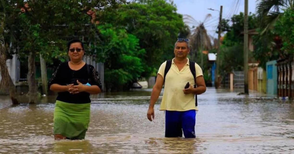 Hay una posible evolución a huracán el sábado, afirman los meteorólogos.
