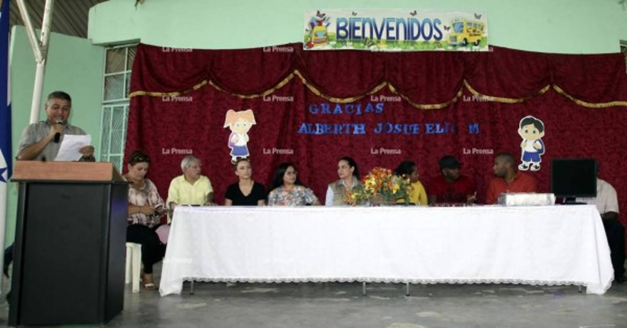 Alberth Elis no olvida sus raíces y ha realizado un enorme gesto con la escuela donde se formó en la primaria.