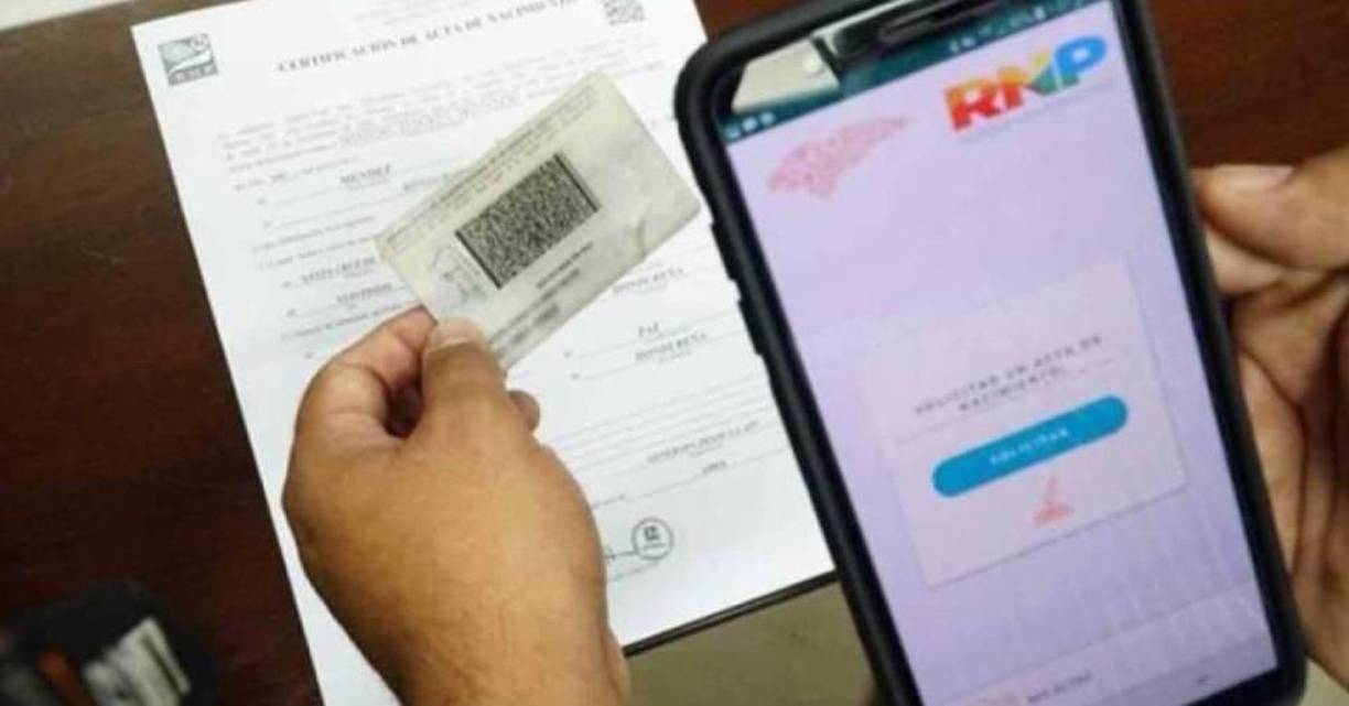 PARTIDA DE NACIMIENTO:Solicitar una partida de nacimiento solo requiere descargar la aplicación SIN RNP, disponible para sistema Android y iOS. El proceso comienza con el enunciado “imprimir documento”.En un segundo paso verá la opción “solicitar un acta de nacimiento”. El solicitante solo debe ir siguiendo las instrucciones que la misma herramienta le indica. Las partidas de nacimiento pueden ser impresas o descargadas.