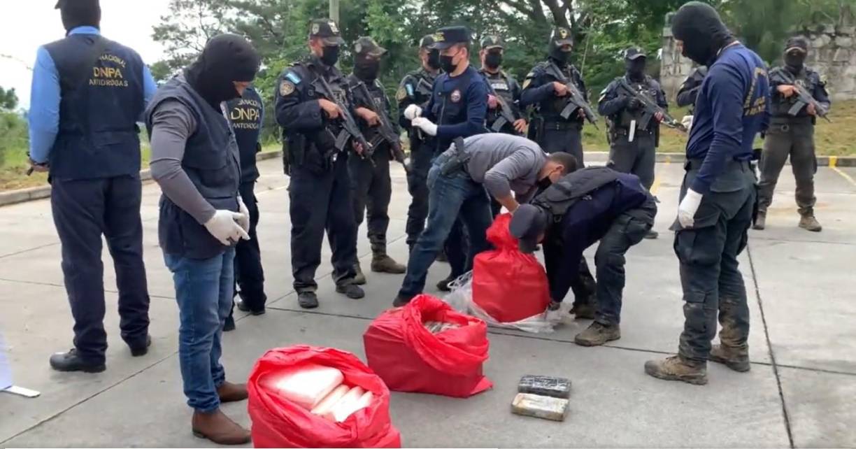 La droga fue hallada en una zona montañosa de Iriona, municipio predilecto utilizado por organizaciones criminales para esconder, producir y transportar droga. 