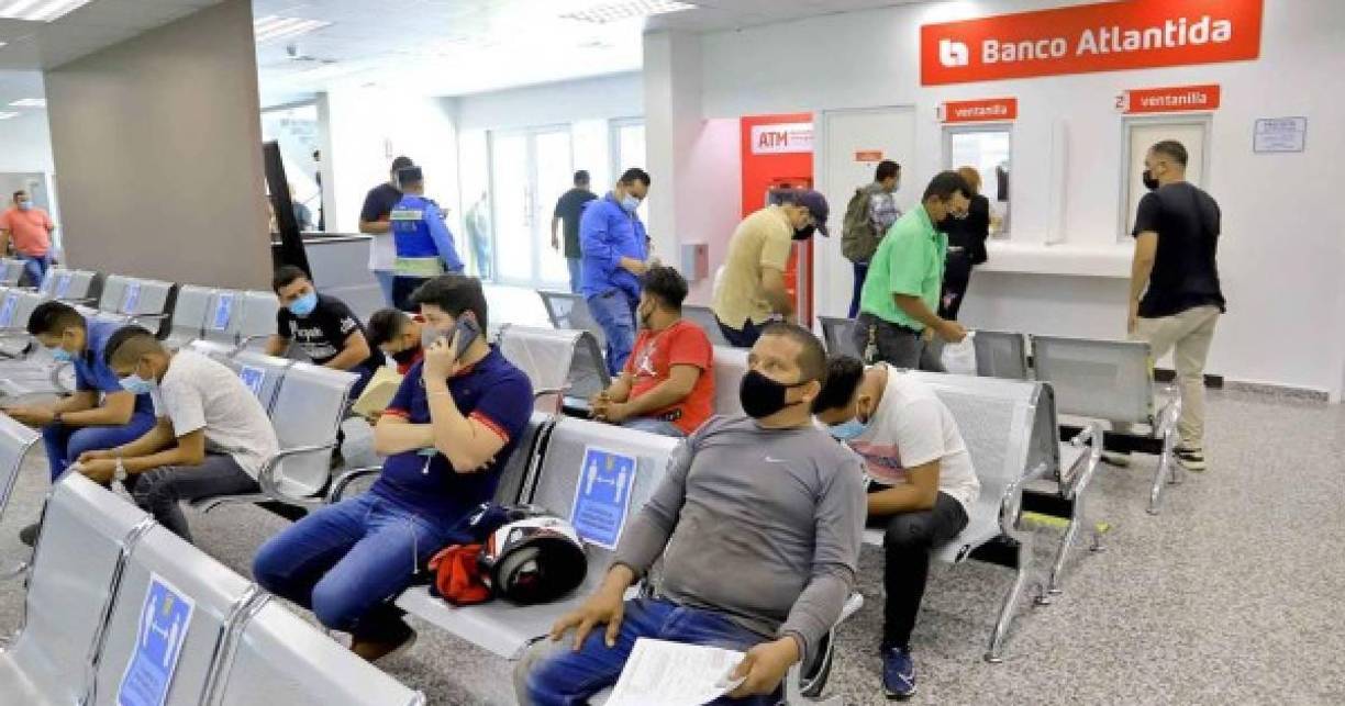 Lo primero que debe hacer es pagar la cita en el banco ya sea en Atlántida, Ficohsa o Banpaís. El costo es de 612 lempiras. 