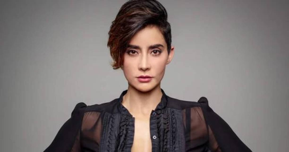 La participación de la mexicana Paola Núñez se aprecia como un reflejo de las apuestas por el talento latino de la plataforma, debido a que ya captó a varios actores mexicanos en sus producciones originales como Alfonso Herrera y Eréndira Ibarra en Sense 8, Danna Paola en Élite o Luis Gerardo Méndez en Murder Mystery.