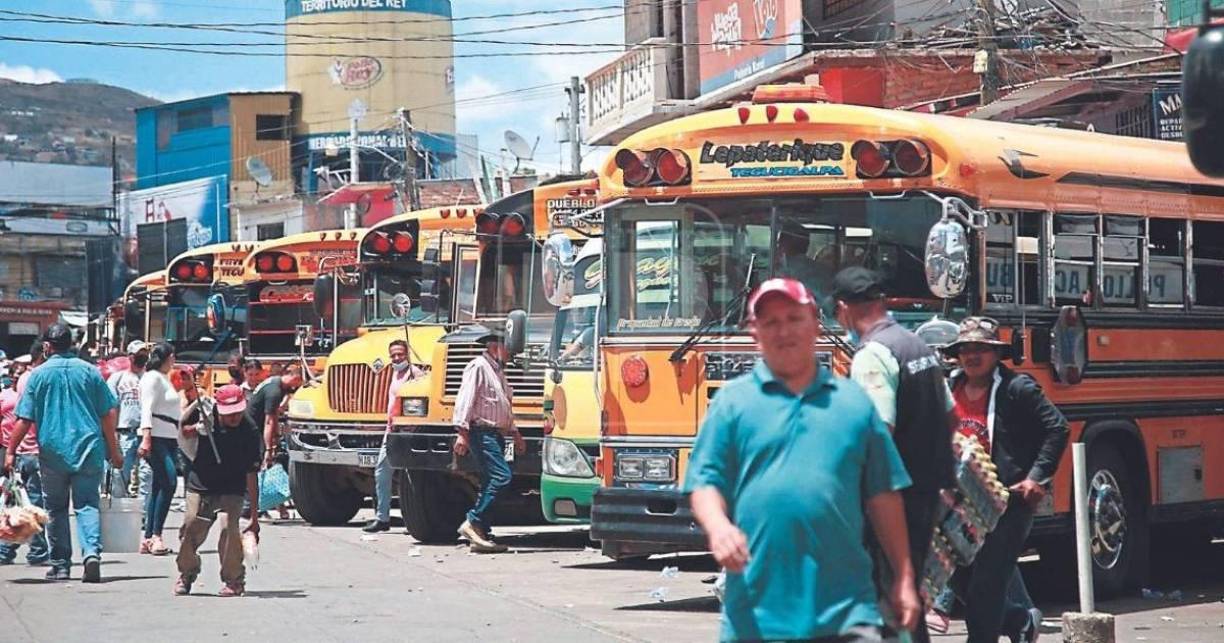 Esta día la situación es peor, pues una nueva banda delincuencial salió a escena y se sumó a las demás maras y pandillas que atormentan al rubro del tranposrte. 