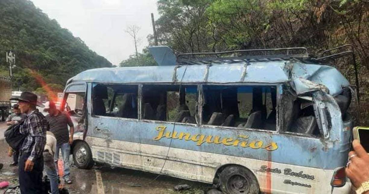 La unidad de Junqueños sufrió un accidente grave y fatídico para tres víctimas. 