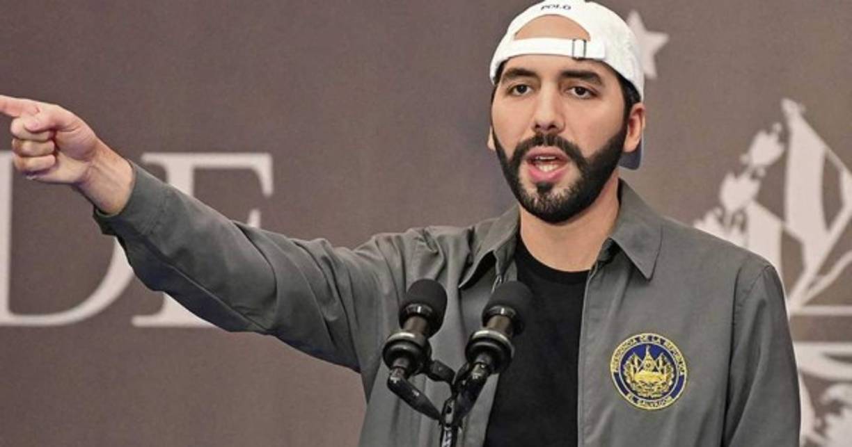 El Salvador y el bitcóin, ¿un pionero arriesgado?<br/><br/>El presidente salvadoreño, Nayib Bukele, se ha caracterizado por ser un gobernante poco convencional en algunos sentidos, pero en cuestión de economía dio esta semana un verdadero salto al vacío: el bitcóin será moneda corriente y legal en su país, medida única en el mundo.<br/><br/>La Asamblea Legislativa, de mayoría oficialista, le siguió la corriente al mandatario y aprobó la denominada Ley Bitcóin, que tiene como objeto la regulación de la criptomoneda (pero solo de esa, por ahora) como moneda de curso legal, ilimitado en cualquier transacción y a cualquier titulo que la personas naturales o jurídicas públicas, o privadas requieran realizar.<br/><br/>Lo que falta por ver es qué tanto calado tiene esta medida en un país como El Salvador, con una informalidad económica muy alta y una bancarización de menos de la mitad de su población.